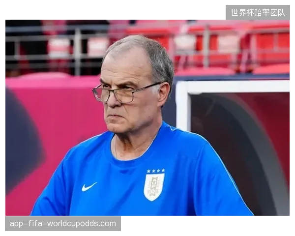 乌拉圭中场在湿热气候下拦截消耗将加剧，这或迫使贝尔萨调整战术降低无谓的体能透支。